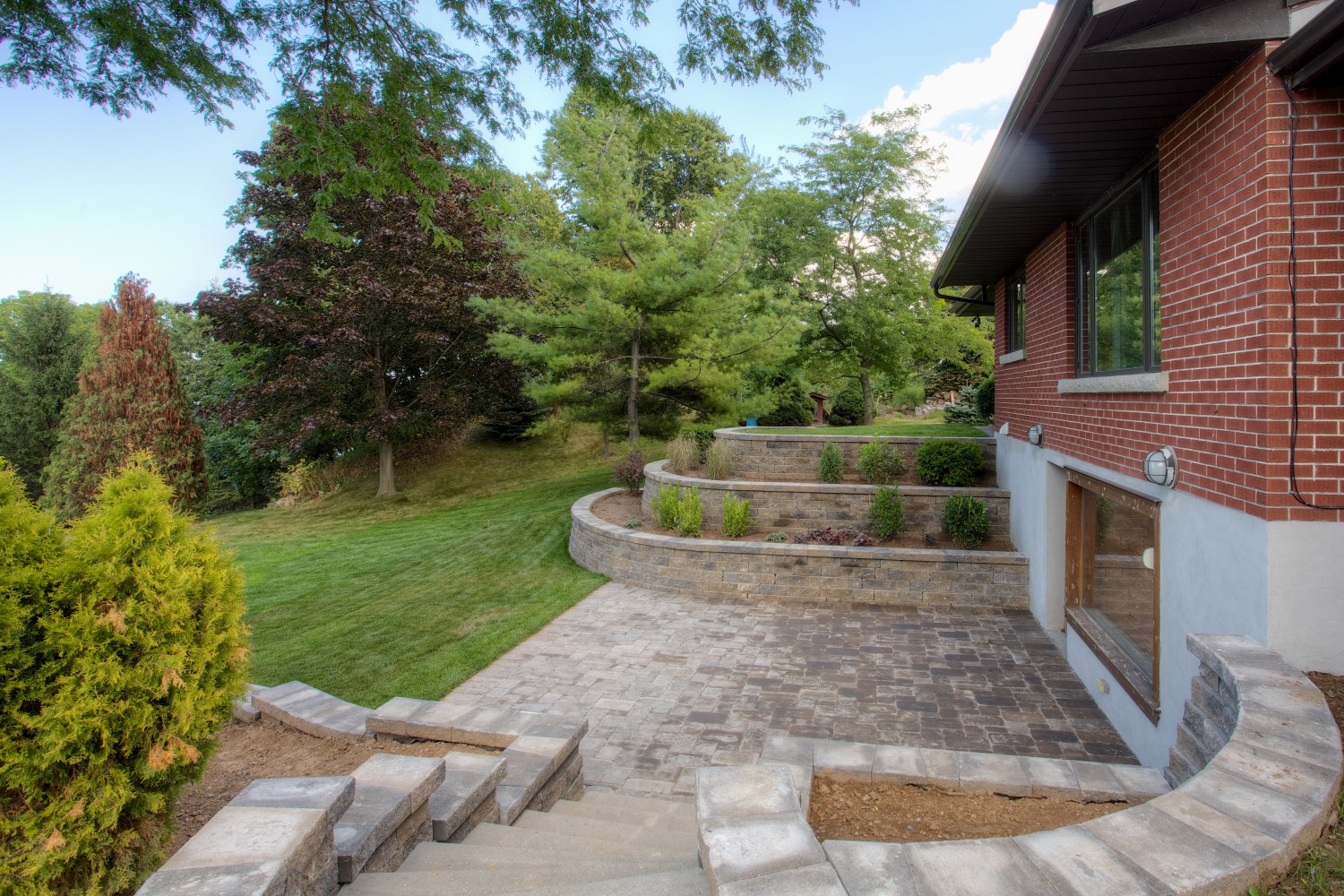 DeVries Landscaping and Maintenance Inc. Grimsby & Stoney Creek