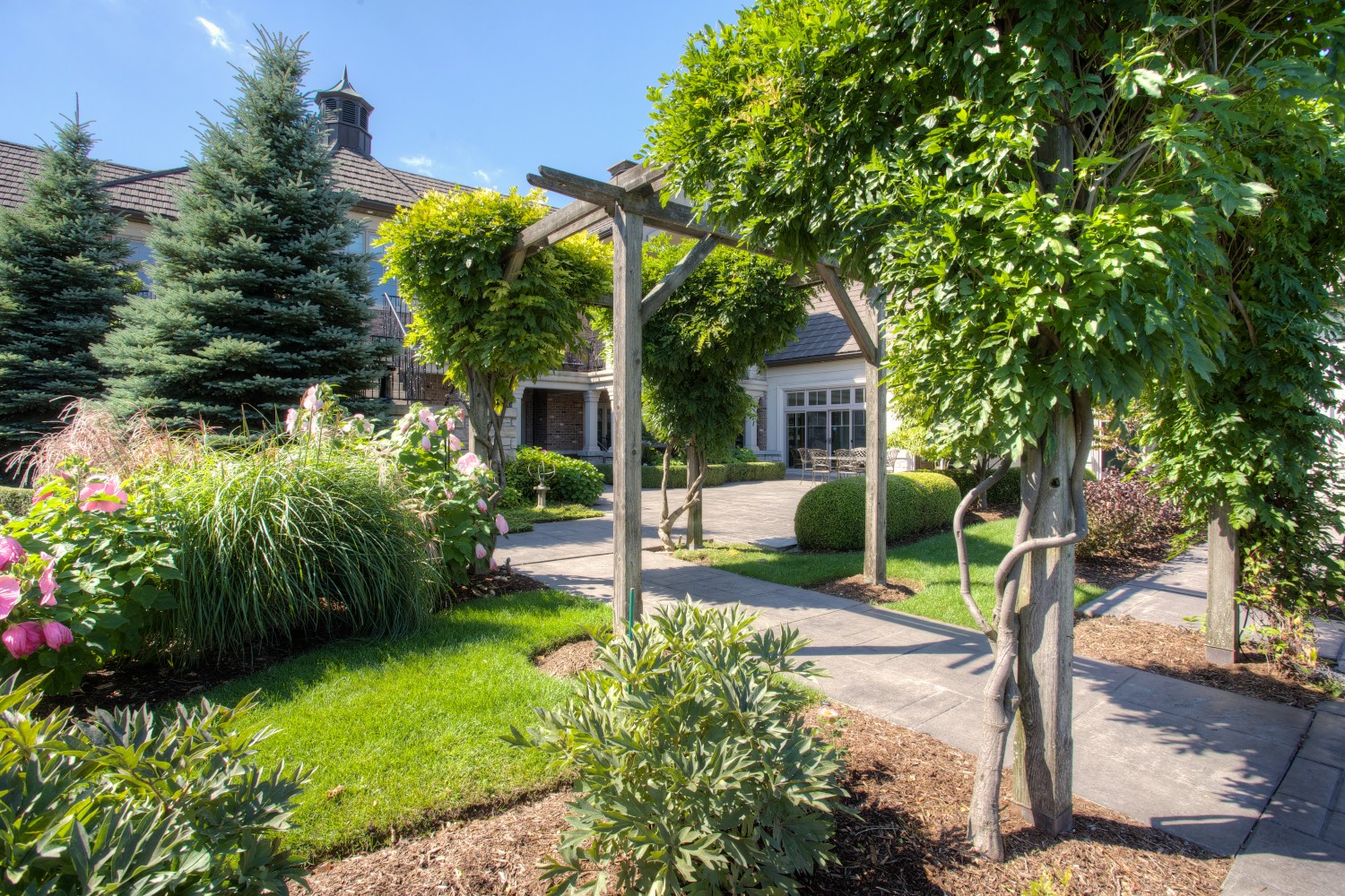 DeVries Landscaping and Maintenance Inc. Grimsby & Stoney Creek