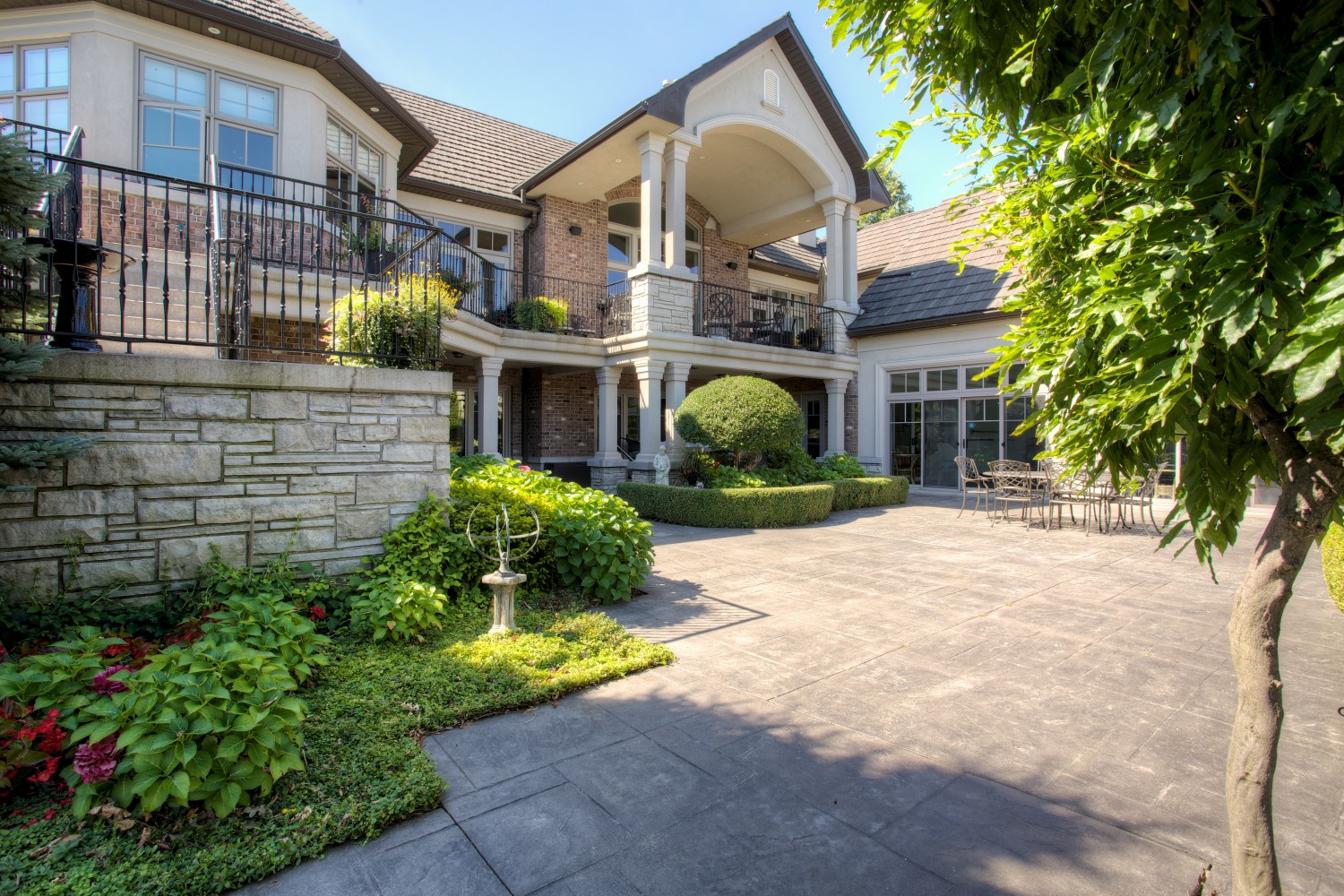 DeVries Landscaping and Maintenance Inc. Grimsby & Stoney Creek