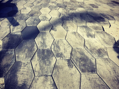 Techo-Bloc Hexa in Shale grey