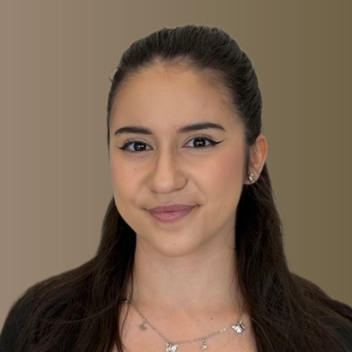 Alina - Community Manager
