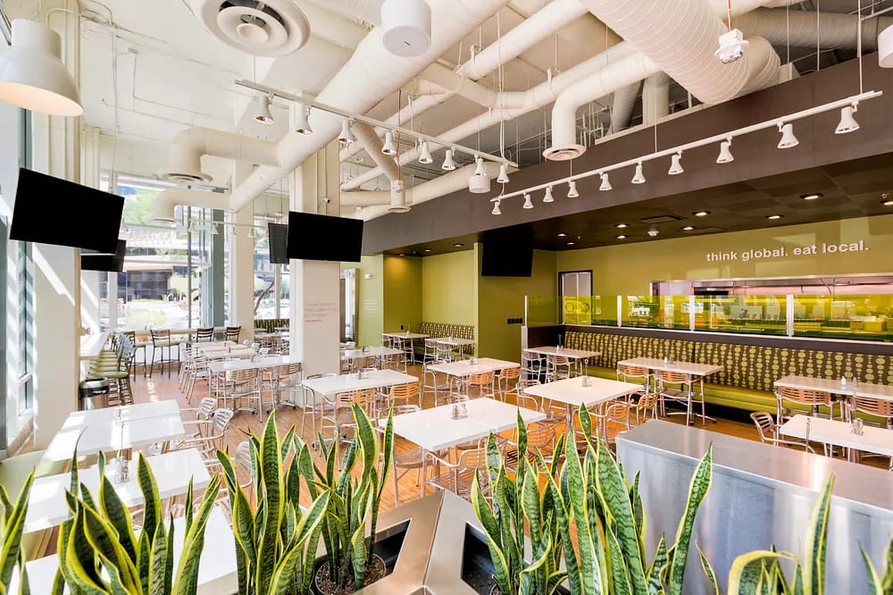 Lucid Private Offices Camelback building amenity on-site restaurant and café dining area