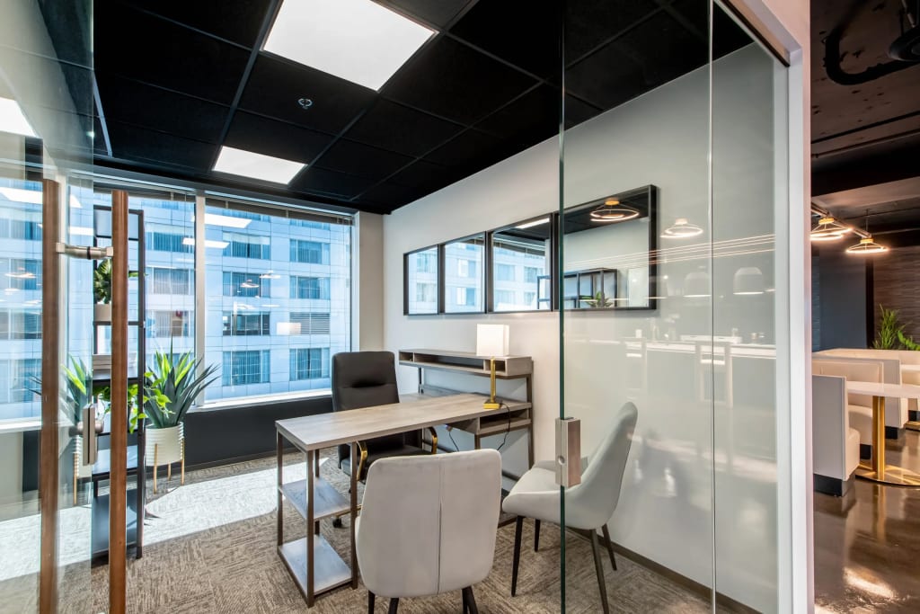 Why I choose not to work from home as a remote worker