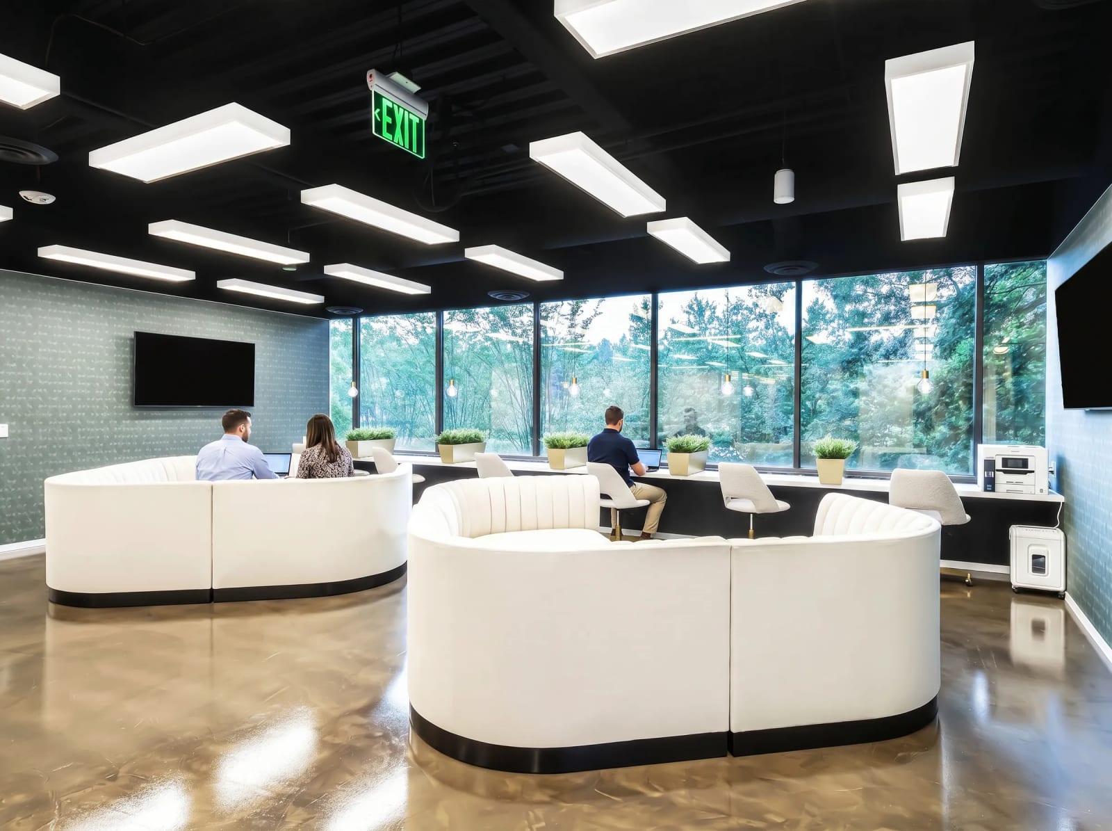 Lucid Private Offices Cumberland/Battery coworking area with modern workstations, natural light, and collaborative seating.