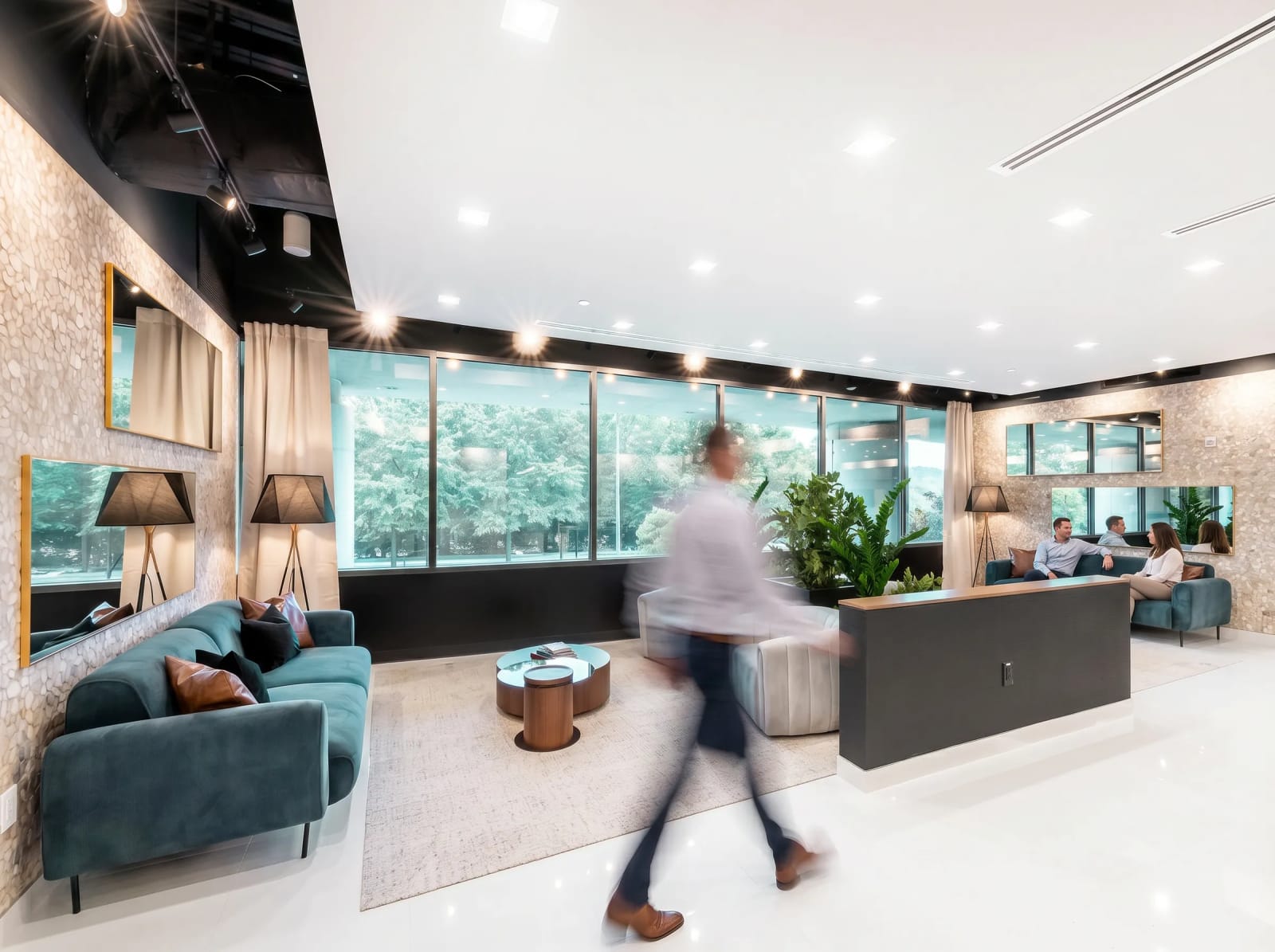 Lucid Private Offices Cumberland/Battery lobby with modern reception desk, lounge seating, and floor-to-ceiling windows.