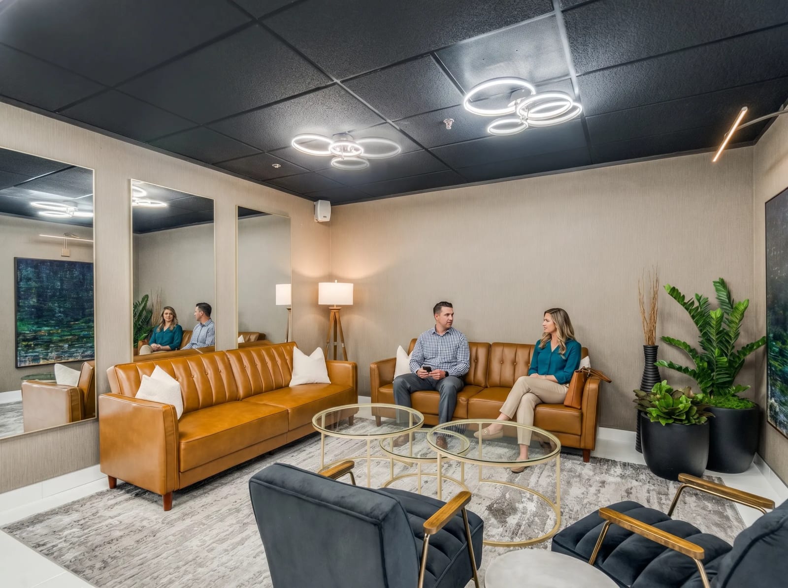 Lounge area at Lucid Private Offices LBJ Freeway / Farmers Branch with modern seating and collaborative space.