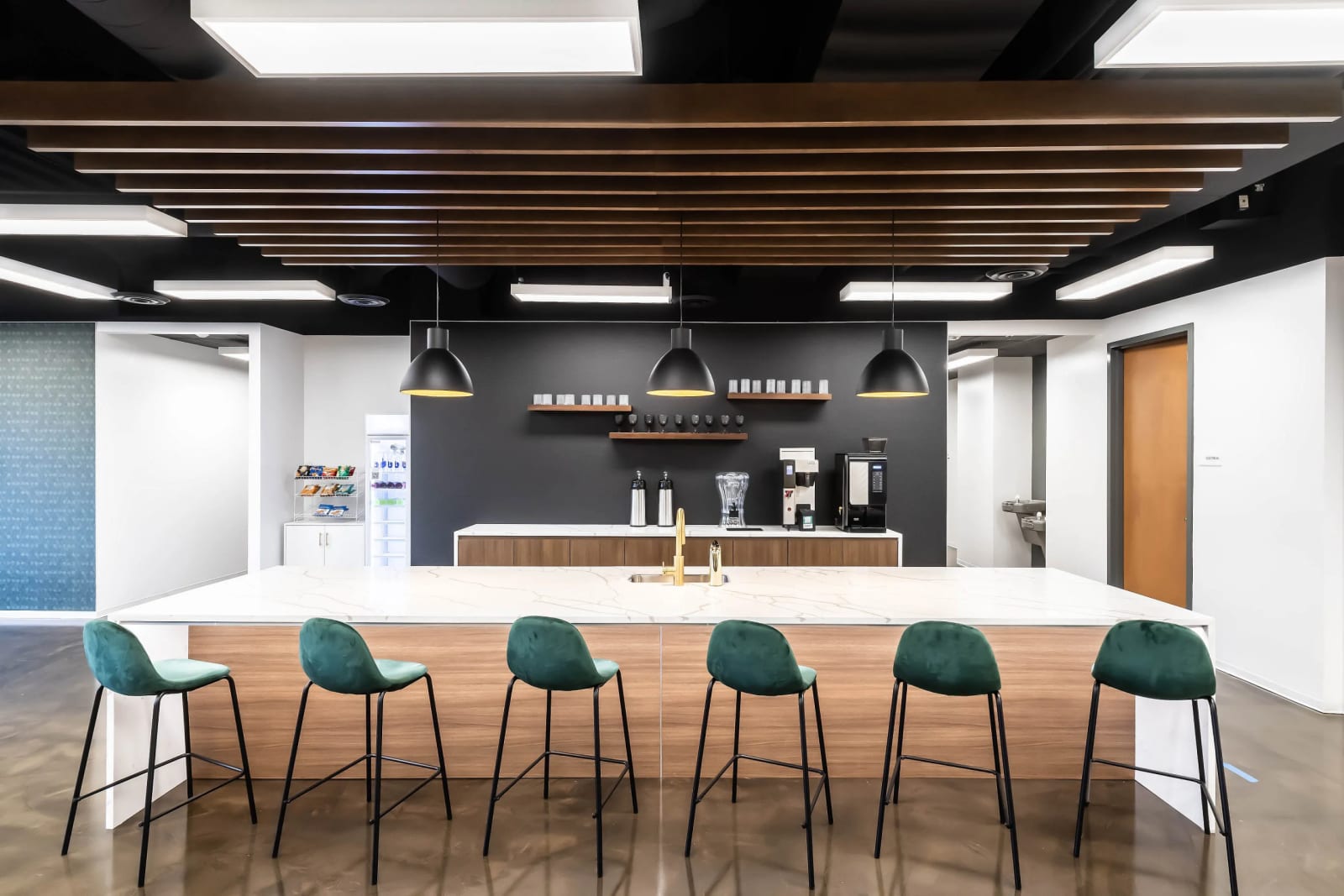 Lucid Private Offices Cumberland meeting room