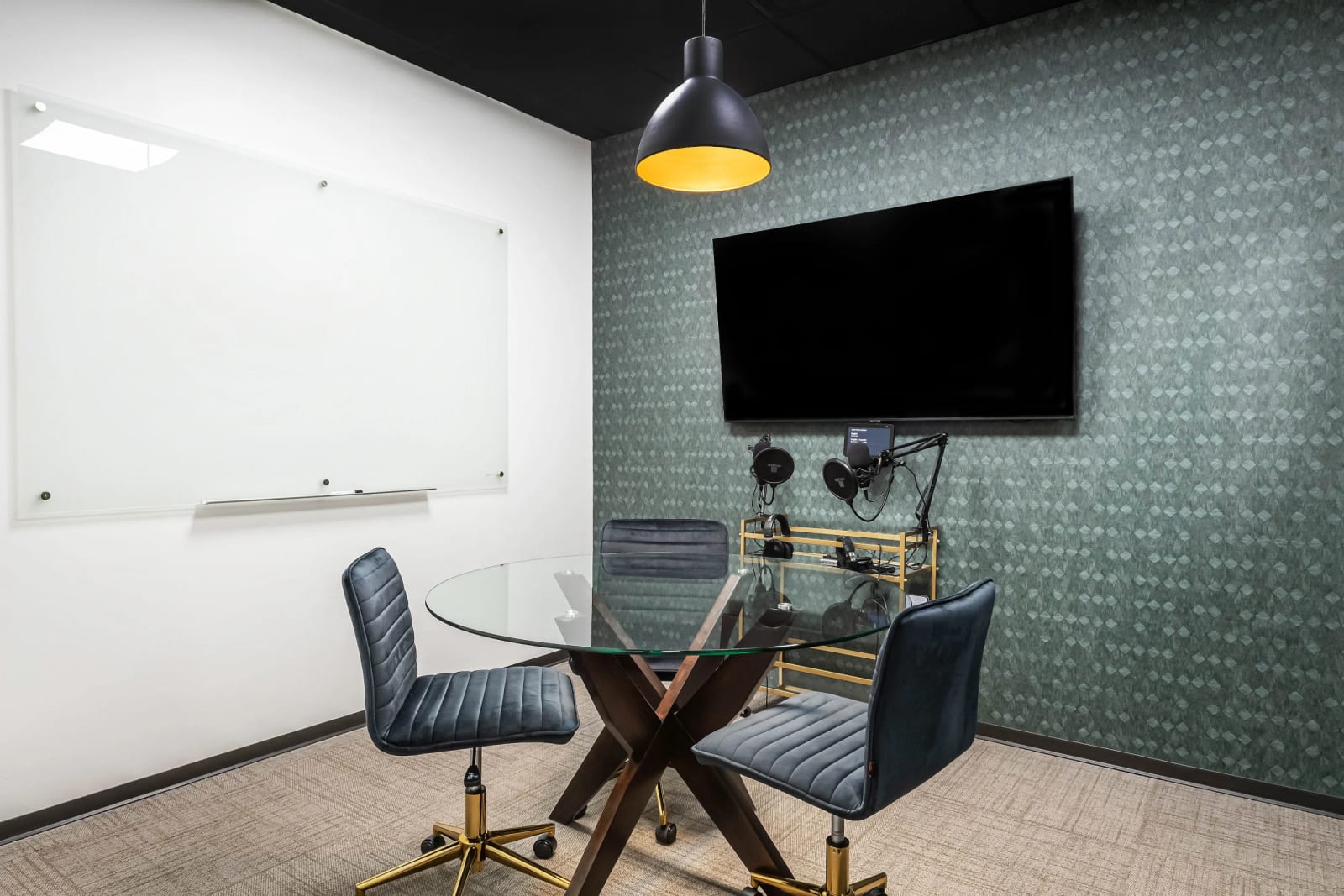 Lucid Private Offices Cumberland meeting room flex space