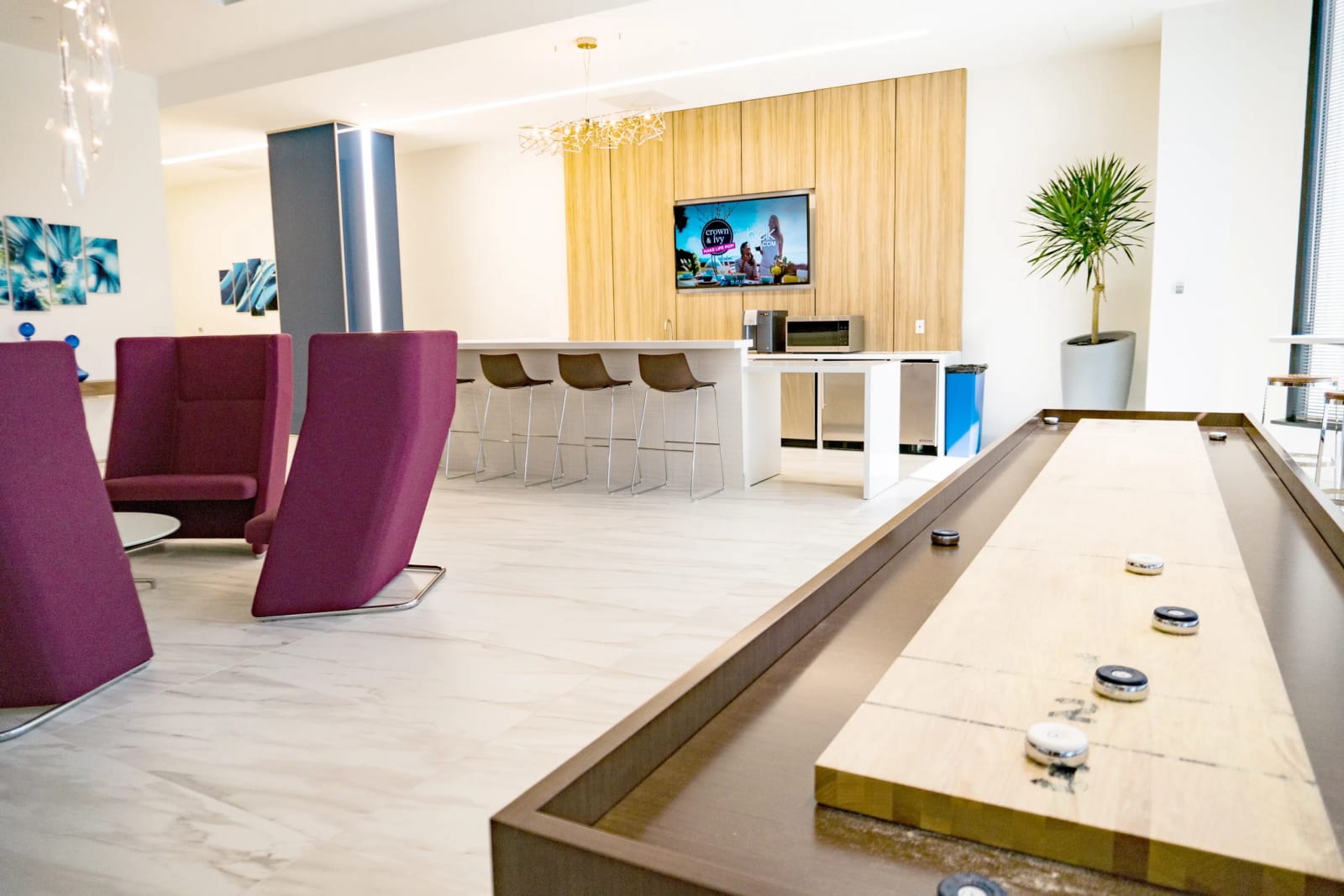 Building game room and lounge amenity near Lucid Private Offices Uptown Dallas with shuffleboard