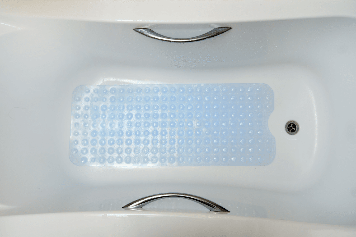 Top Bath Aids for Getting In and Out of the Bath | Oak Tree Mobility