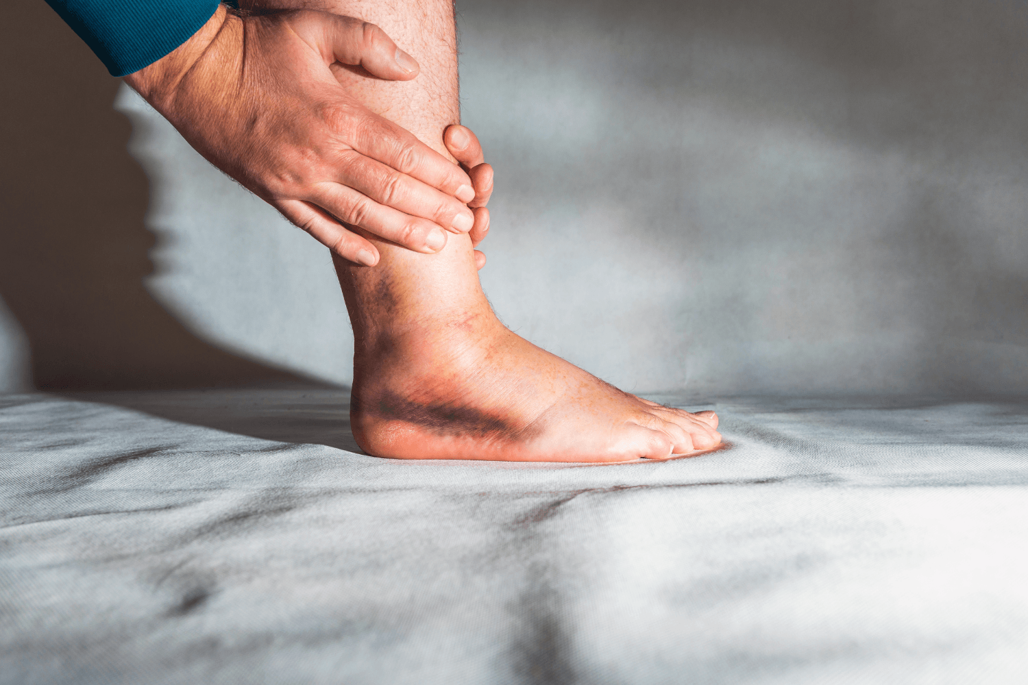 how-to-ease-swollen-ankles-oak-tree-mobility