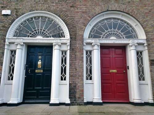 Dublín y sus puertas de colores georgianas. Historia, leyendas, arquitectura y localización.