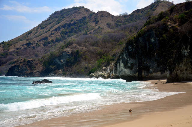 KOKA BEACH, MAUMERE Y EL ADIÓS FLORES