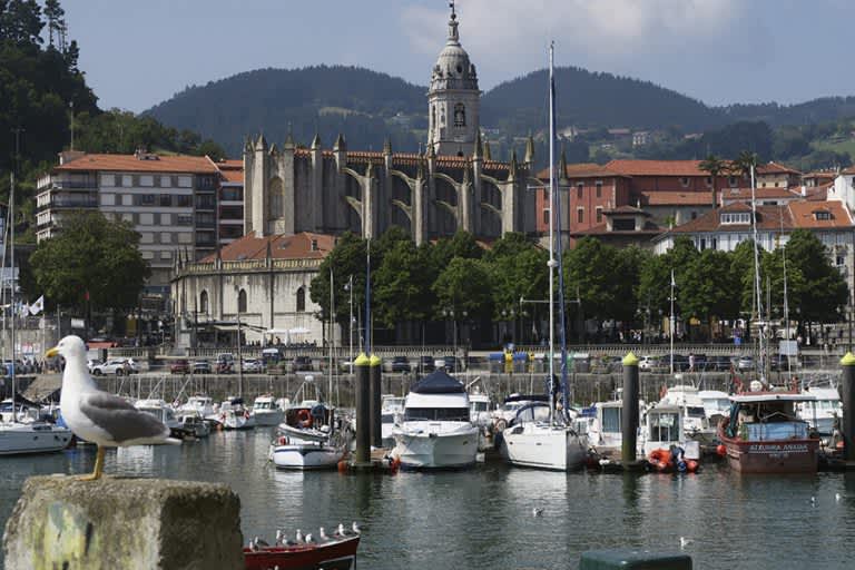 Caminamos sobre las aguas en Lekeitio en el País Vasco
