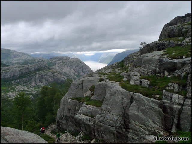 Recorriendo en coche la ruta escénica de Ryfylke en Noruega