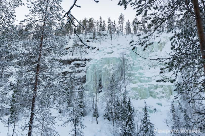 VISITAR EL CAÑÓN DE KOROUOMA Y SUS CASCADAS HELADAS - UN PAISAJE DE HIELO Y ENSUEÑO