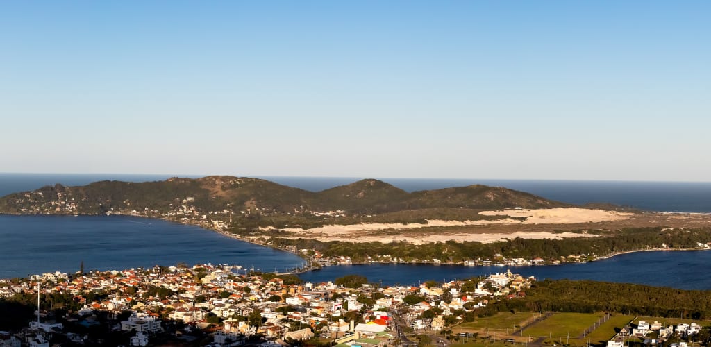 4 trilhas em SC para caminhada que você pode fazer com vista para o mar