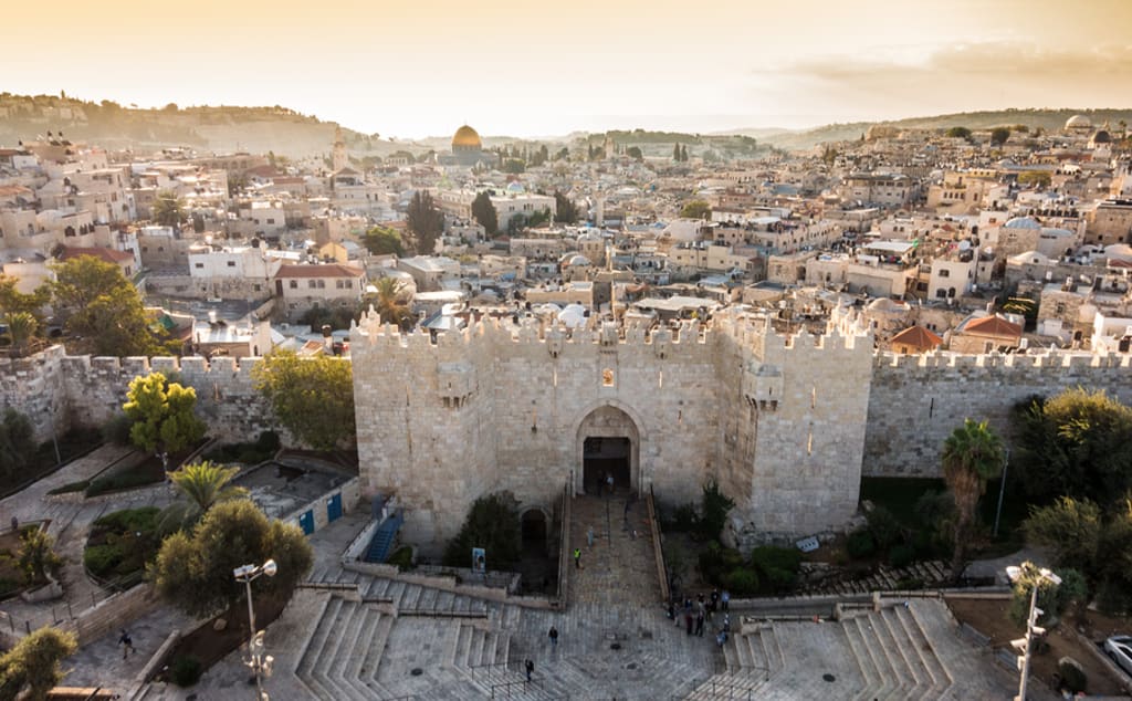 Muro da cidade de Jerusalém, ponto importante para a cultura do continente asiático 