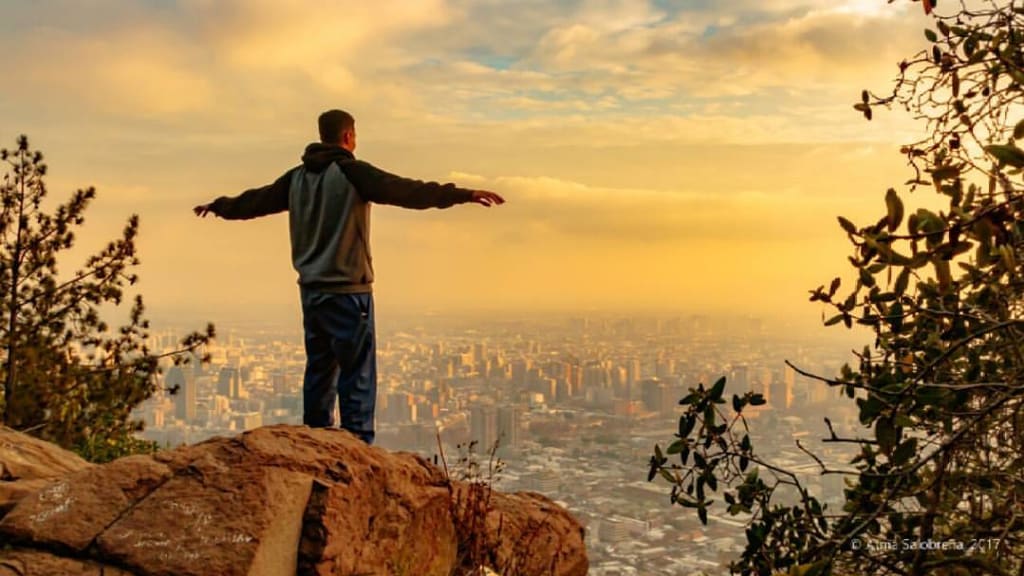 Voluntário em vista de Santiago, no Chile