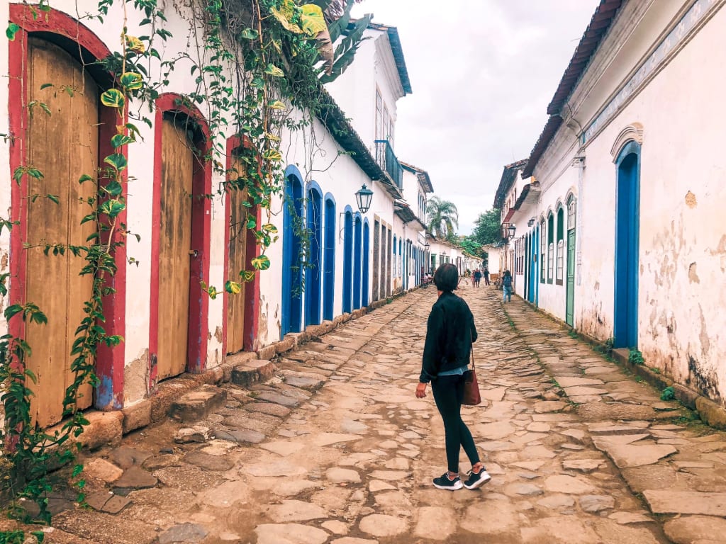 Mary, do Vida Mochileira, em viagem para Paraty