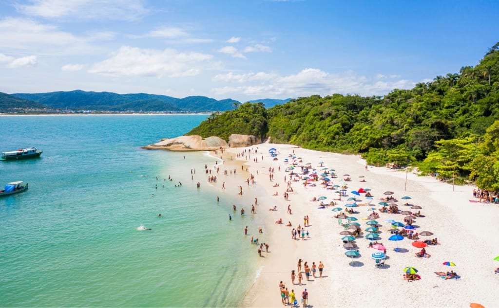 Vacaciones de verano con niños en la isla de playa