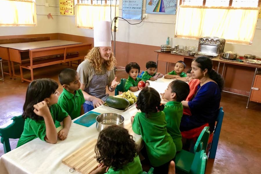 how-to-find-volunteer-opportunities-abroad