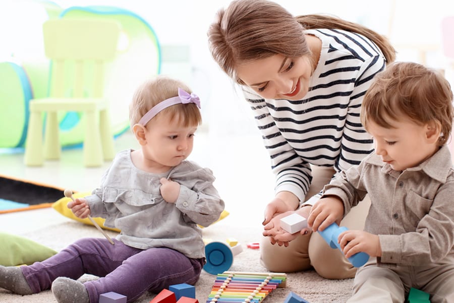Au pair vs nanny: volunteering with childcare