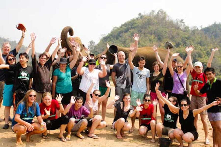 what is volunteering tourism