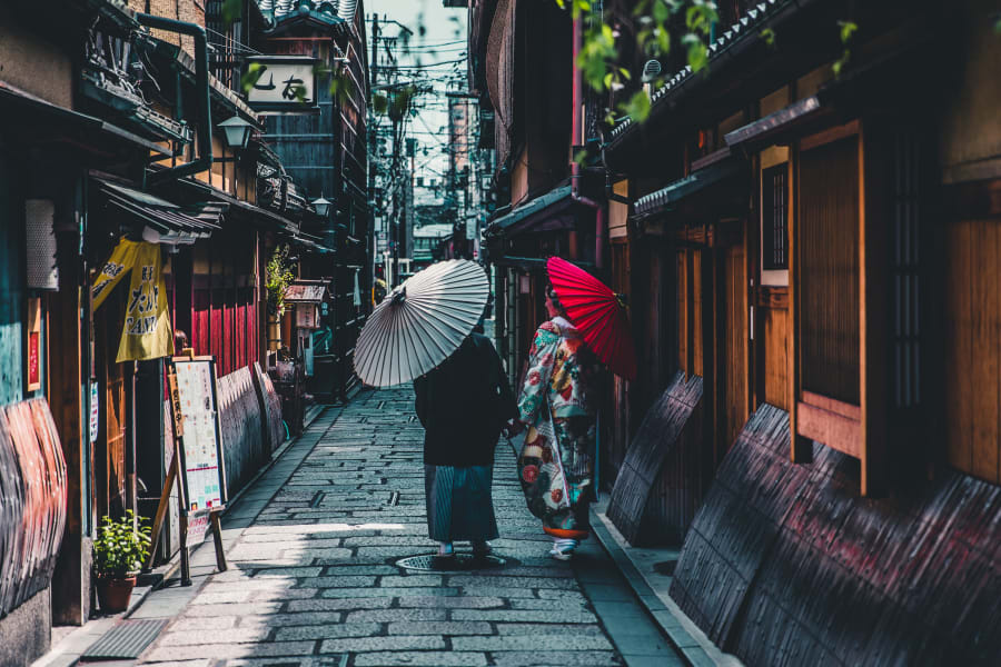live a cultural immersion for free