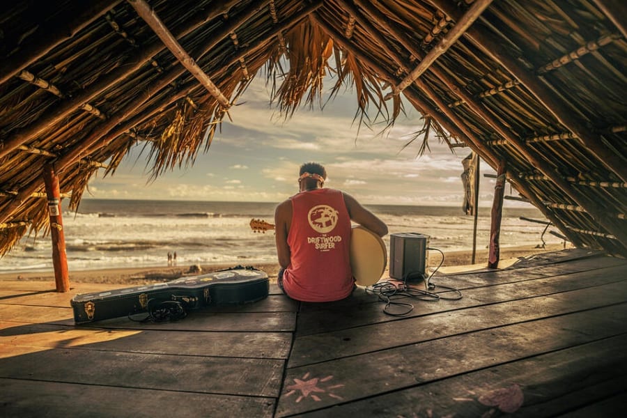 La playa de arena blanca que existe en Guatemala