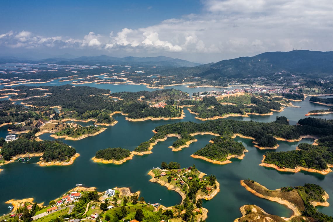 Qué Hacer En Guatapé Colombia El Pueblo De Los Zócalos 9073