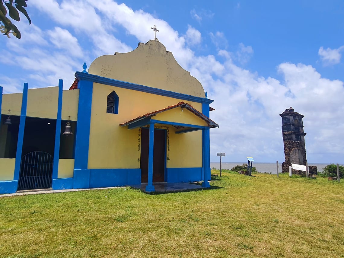 ruínas e igreja de joanes, na ilha do marajó