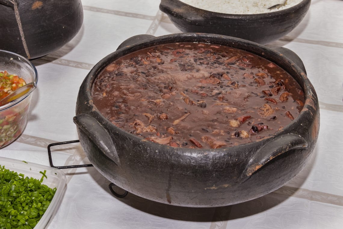 a tradicional feijoada pode ser apreciada em bons restaurantes no Rio de Janeiro