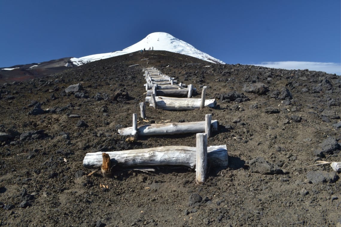 Ascendiendo el volcán Osorno en la Región de Los Lagos, Chile