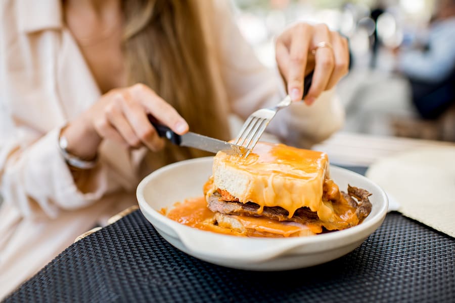 Francesinha, prato típico do Porto