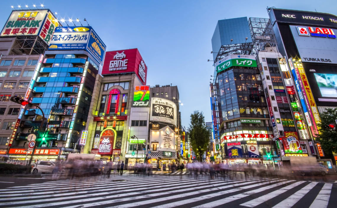 Cruce peatonal muy transitado en Tokio