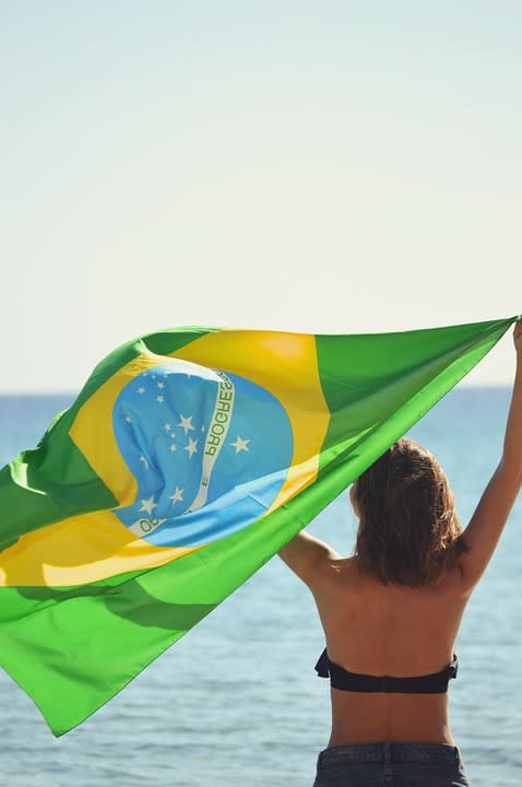 Viajar sola por Brasil haciendo voluntariados con Woldpackers - mujer viajando sola por Brasil