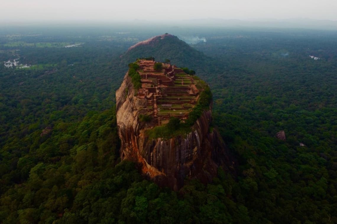 Fortaleza Sigiriya entre la selva de Sri Lanka,&nbsp;una de las mejores islas del mundo para vacacionar