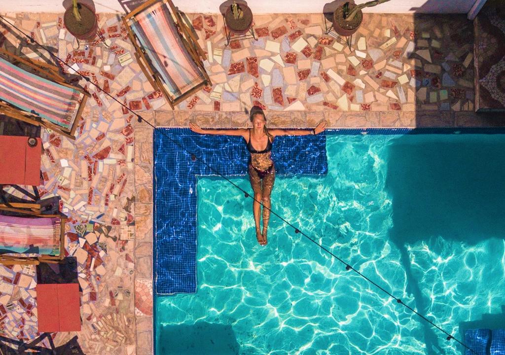 Relaxing by the pool, Townhouse Hostel, Nicaragua