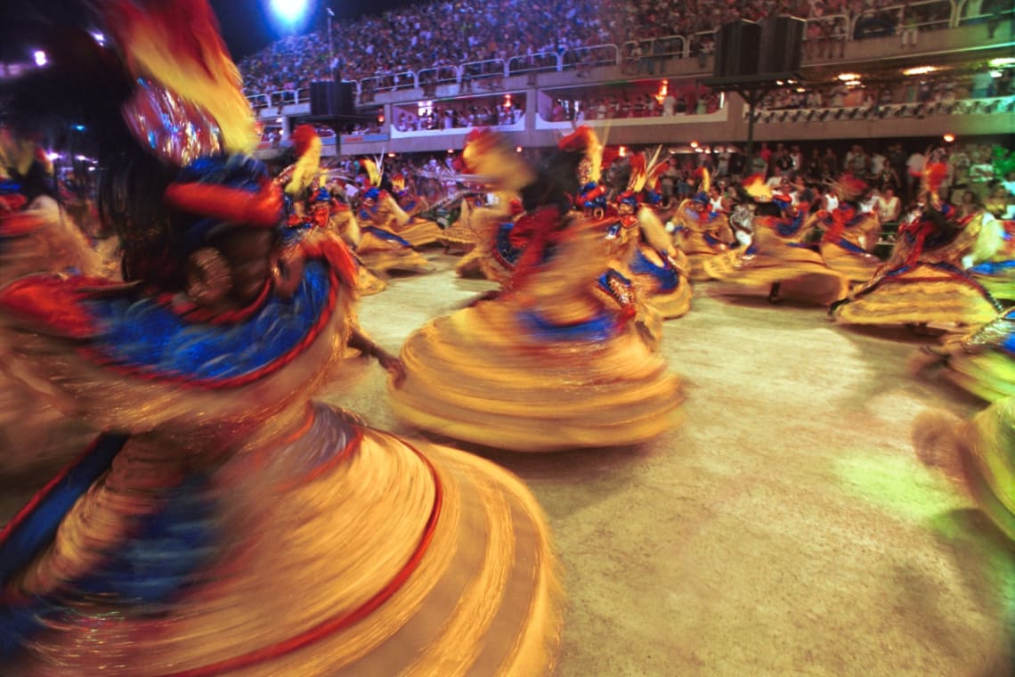 Grupo de bailarinas en el Sambódromo del Carnaval de Río de Janeiro