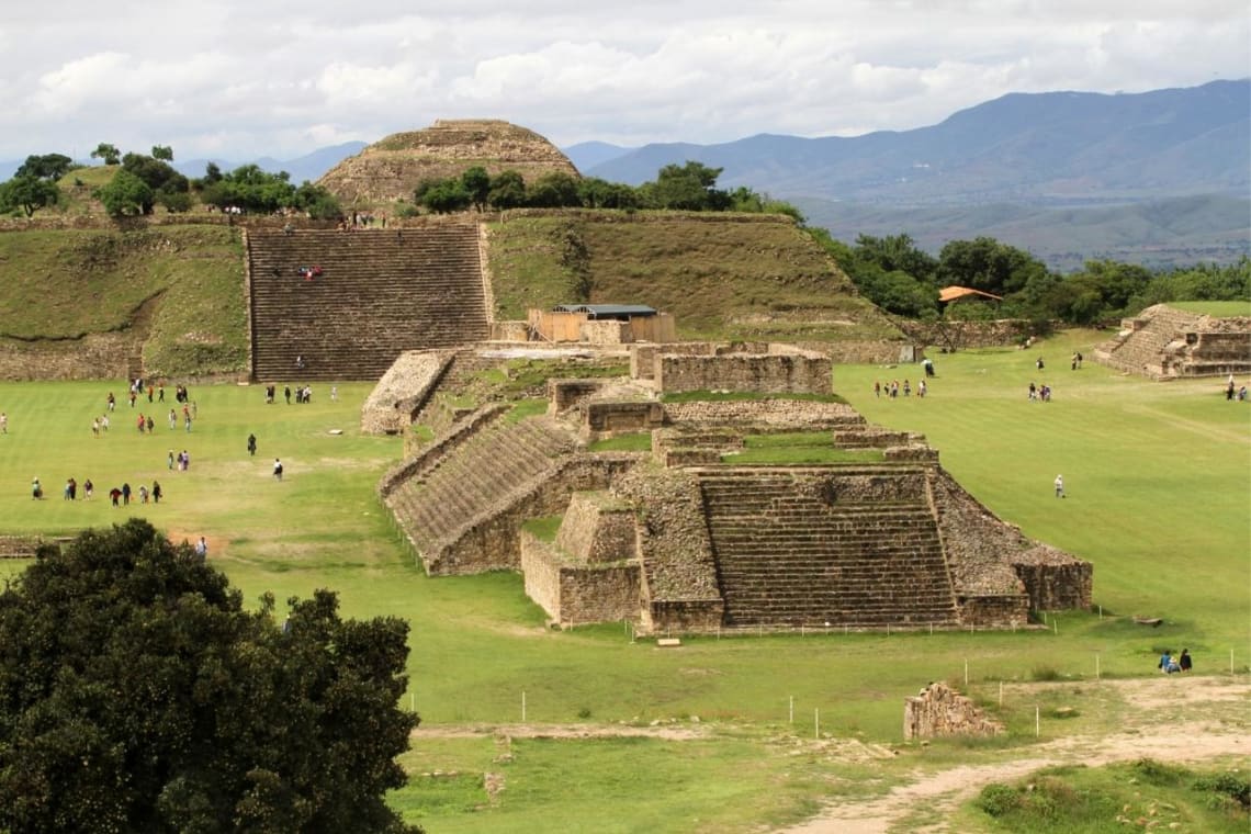 Zona arqueológica de Monte Albán, un lugar emblemático de México