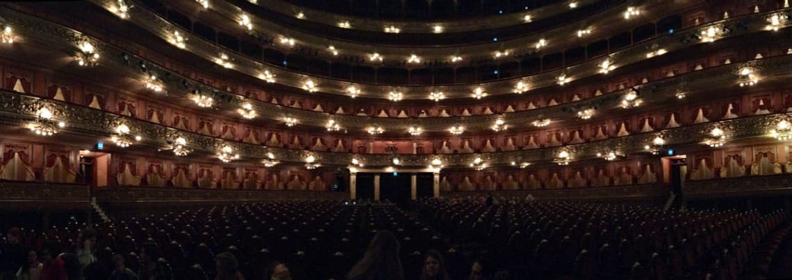 Mega guía para viajar a Buenos Aires: todo lo que debes que saber - Worldpackers - teatro opera en buenos aires 