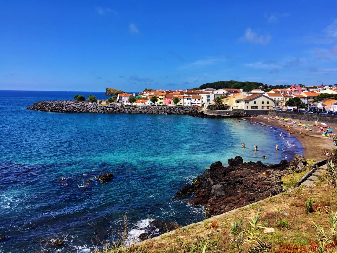 Uma das praias na Ilha dos Açores