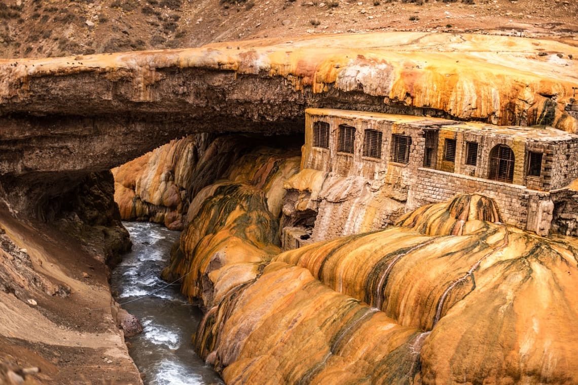 Puente del Inca en Mendoza, Argentina