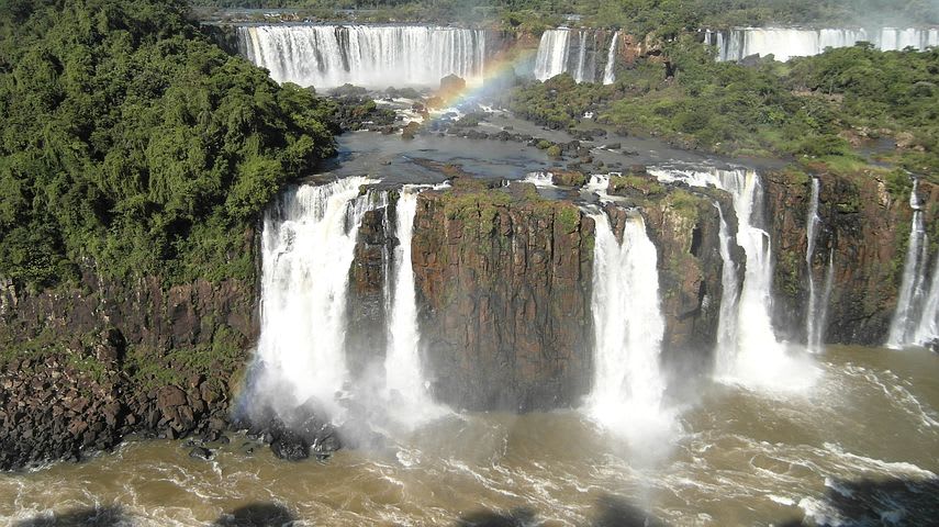 Guía para viajar a las cataratas de Iguazú con poco presupuesto - Worldpackers - vista panorámica de las cataratas de iguazú