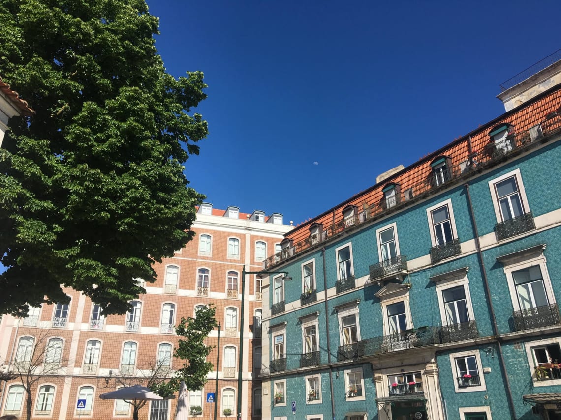 Qué visitar en Lisboa y sus alrededores - Worldpackers - casas del barrio alto en lisboa 