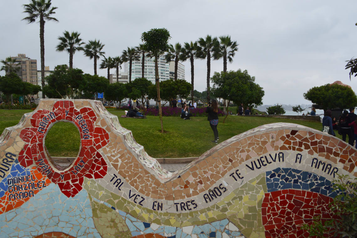 Ruta mochilera para visitar Perú: qué hacer y recomendaciones - Worldpackers - Barranco en lima perú