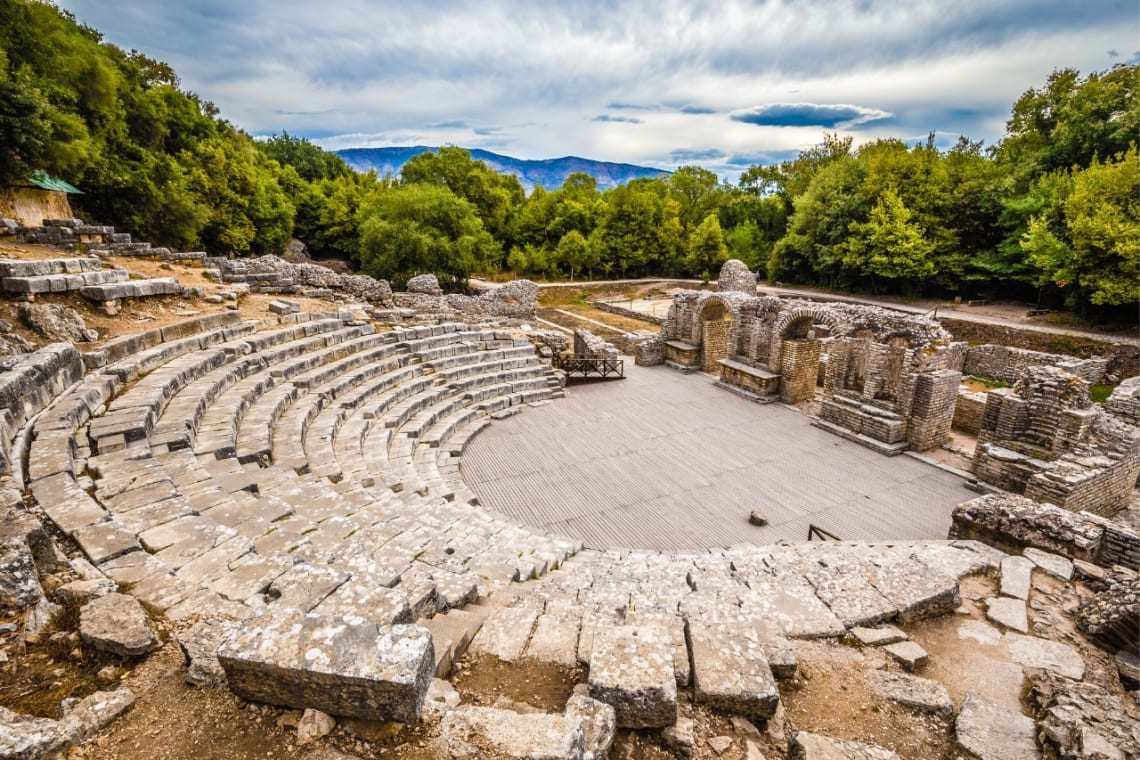 Ruinas de anfiteatro romano en el Parque Nacional Butrint