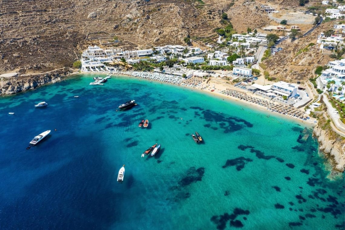 Vista aérea de una playa de Mykonos