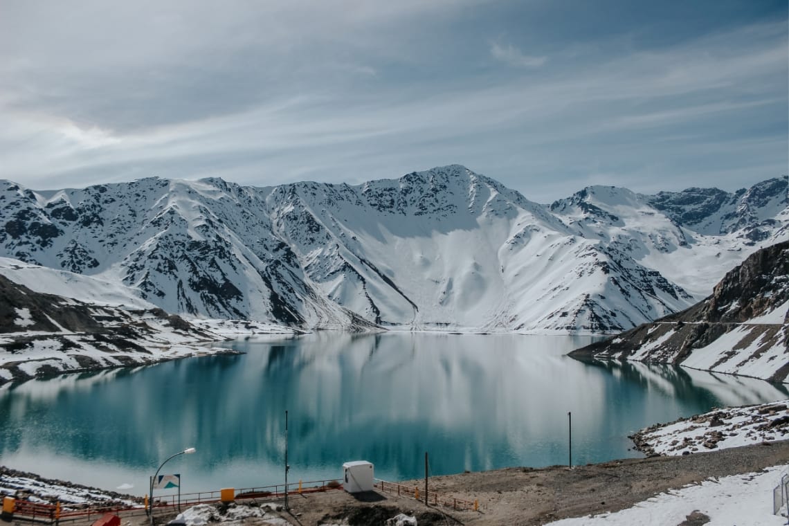 Embalse El Yeso, uno de los mejores lugares para acampar cerca de Santiago de Chile